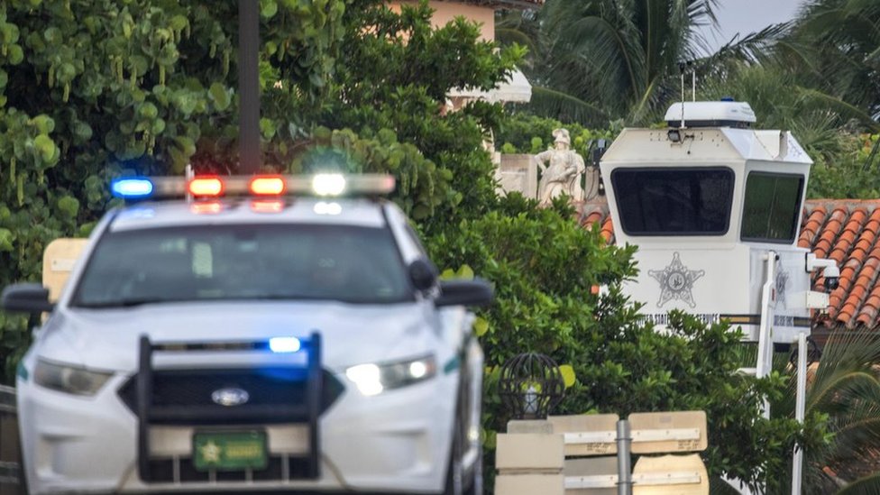 SAD: Osumnjičeni za pokušaj ubistva saslušan, Tramp krivi „retoriku" Bajdena i Haris za napad 5 Policija ispred Trampovog golf kluba