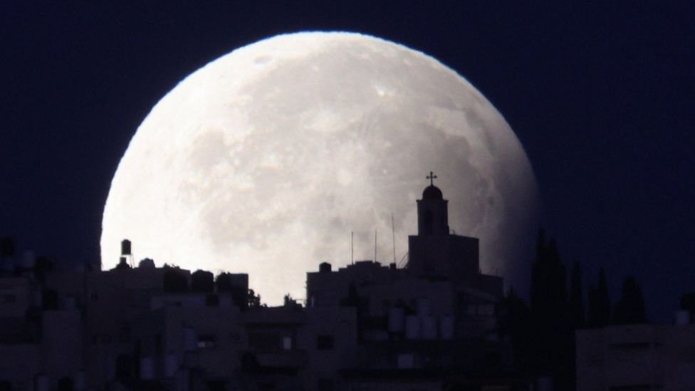 Supermesec i lunarna eklipsa obradovali posmatrače zvezda 1 Supermesec