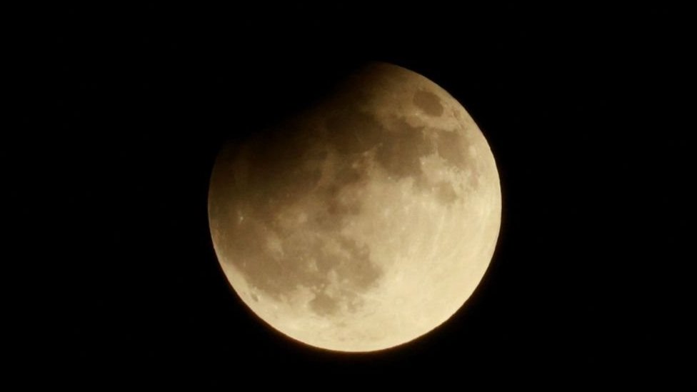 Supermesec i lunarna eklipsa obradovali posmatrače zvezda 3 Supermesec