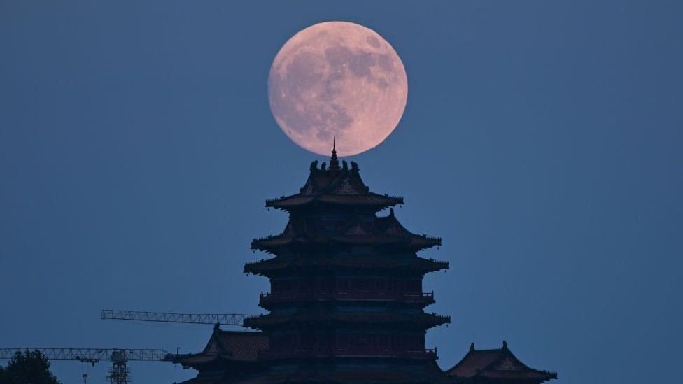 Supermesec i lunarna eklipsa obradovali posmatrače zvezda 6 Supermesec