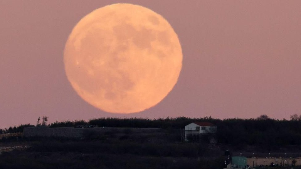 Supermesec i lunarna eklipsa obradovali posmatrače zvezda 7 Supermesec
