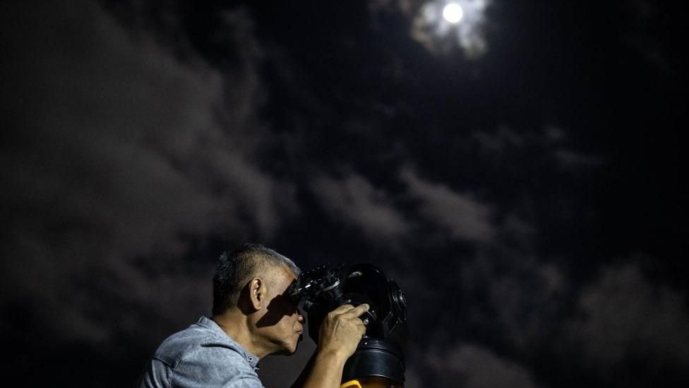 Supermesec i lunarna eklipsa obradovali posmatrače zvezda 8 Supermesec