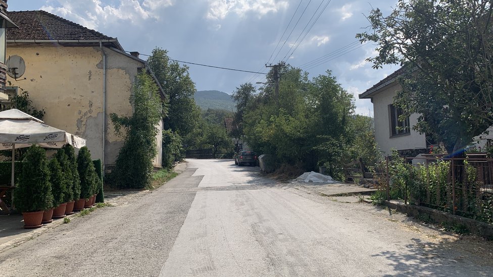 Sastavci i Međurečje: „To je toliko zamršeno, da ni mi sami više ne znamo kome pripadamo.” 5 Sastavci, Međurečje