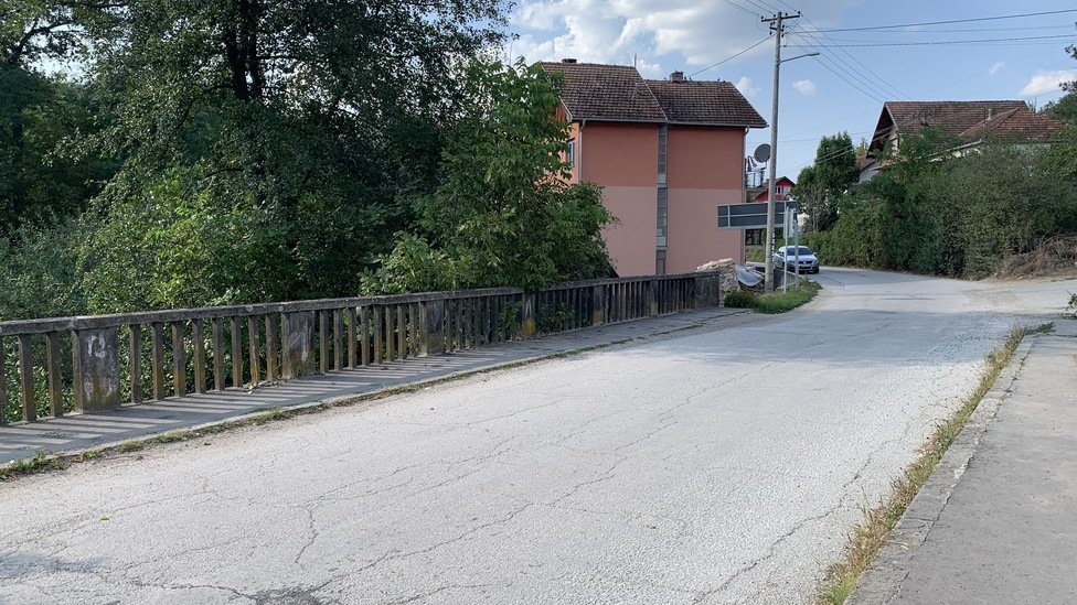 Sastavci i Međurečje: „To je toliko zamršeno, da ni mi sami više ne znamo kome pripadamo.” 8 Sastavci, Međurečje