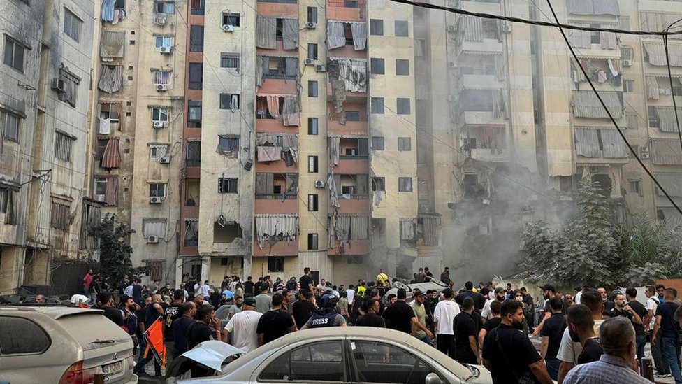 Liban: Hezbolah ispalio 140 raketa na sever Izraela, vazdušni udari na Bejrut se nastavljaju 4 Posledice napada u Bejrutu