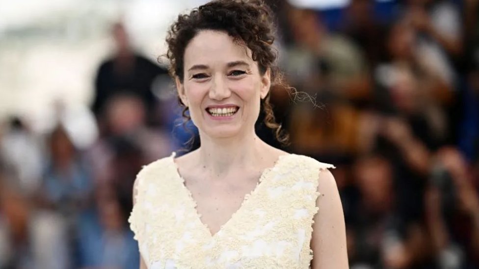 Demi Mur raskrstila s idealom savršenstva u novoj „riskantnoj i sočnoj“ horor ulozi 2 Korali Farže