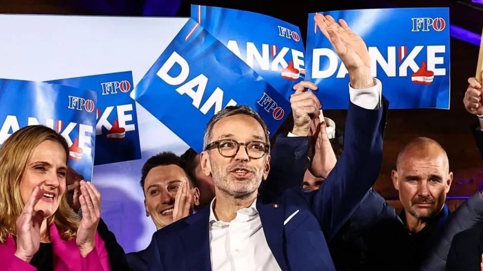 Izbori u Austriji: Krajnja desnica pobedila na izborima, ali pitanje je i da li će vladati 1 slobodarska partija