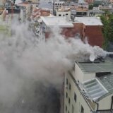 Požar u restoranu na Vračaru, sa krova zgrade kulja gust dim (VIDEO) 11