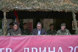 Vučić o skupu SNS i skupu studenata: A, je li danas u Kraljevu hladnije? 6