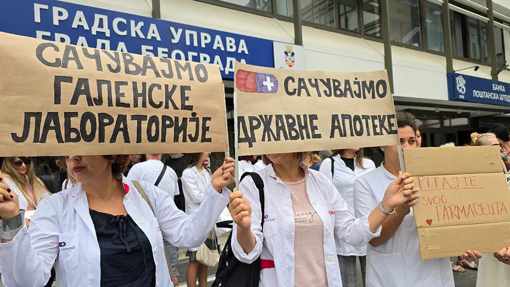 Protest apotekara u Beogradu, traže da se spreči predaja javnih apoteka privatnicima 1