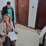 Sprečeno iseljenje Dušanke Beljan (77) iz stana u Krunskoj, aktivisti napravili "živi zid" i zaustavili izvršiteljku 3