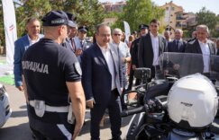 Ivica Dačić posetio OŠ „Despot Stefan Lazarević“: U školama u Srbiji prisutno 2.388 policajaca (FOTO) 13