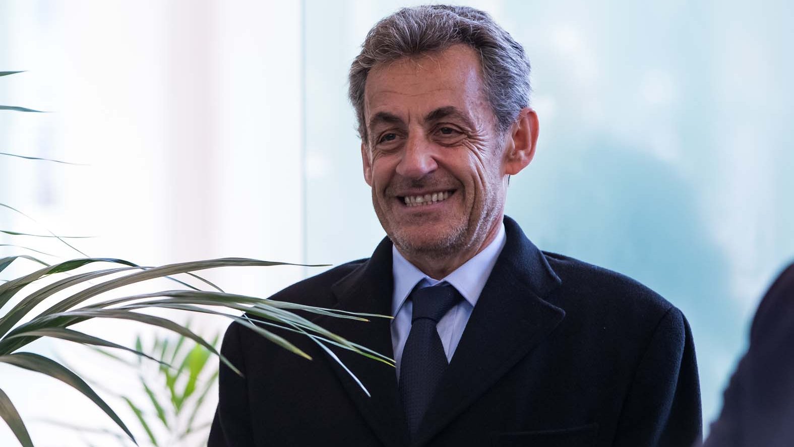 Bivši francuski predsednik Nikola Sarkozi osuđen na pet godina zatvora 2 Bivši francuski predsednik Nikola Sarkozi osuđen na pet godina zatvora 1