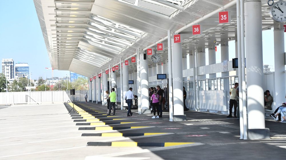 "Ispada da putnike vozimo džabe": BAS mesecima ne isplaćuje novac prevoznicima, firme pred kolapsom 11