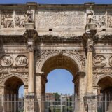 Oštećen Konstantinov slavoluk u Rimu 3