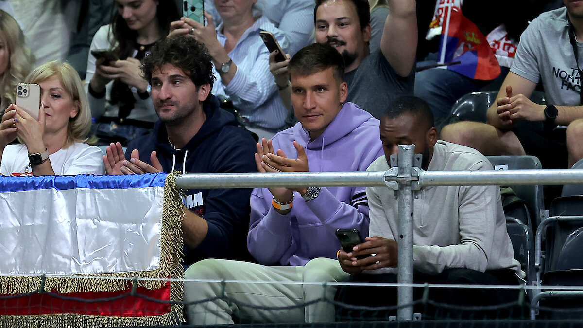 "Uzeo sam kokice od ćerke i poslao poljubac njoj i sinu": Uz Đokovića u “Pioniru” i kapiten košarkaša Srbije 2 "Uzeo sam kokice od ćerke i poslao poljubac njoj i sinu": Uz Đokovića u “Pioniru” i kapiten košarkaša Srbije 2