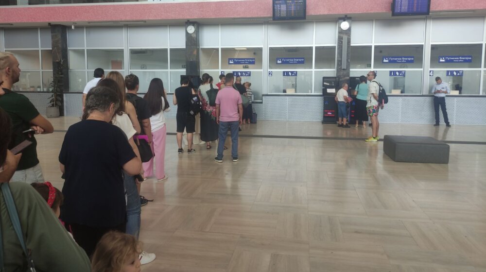 Soko ponovo kasni: Na novootvorenoj Železničkoj stanici u Novom Sadu gužve, radi samo jedan šalter 1