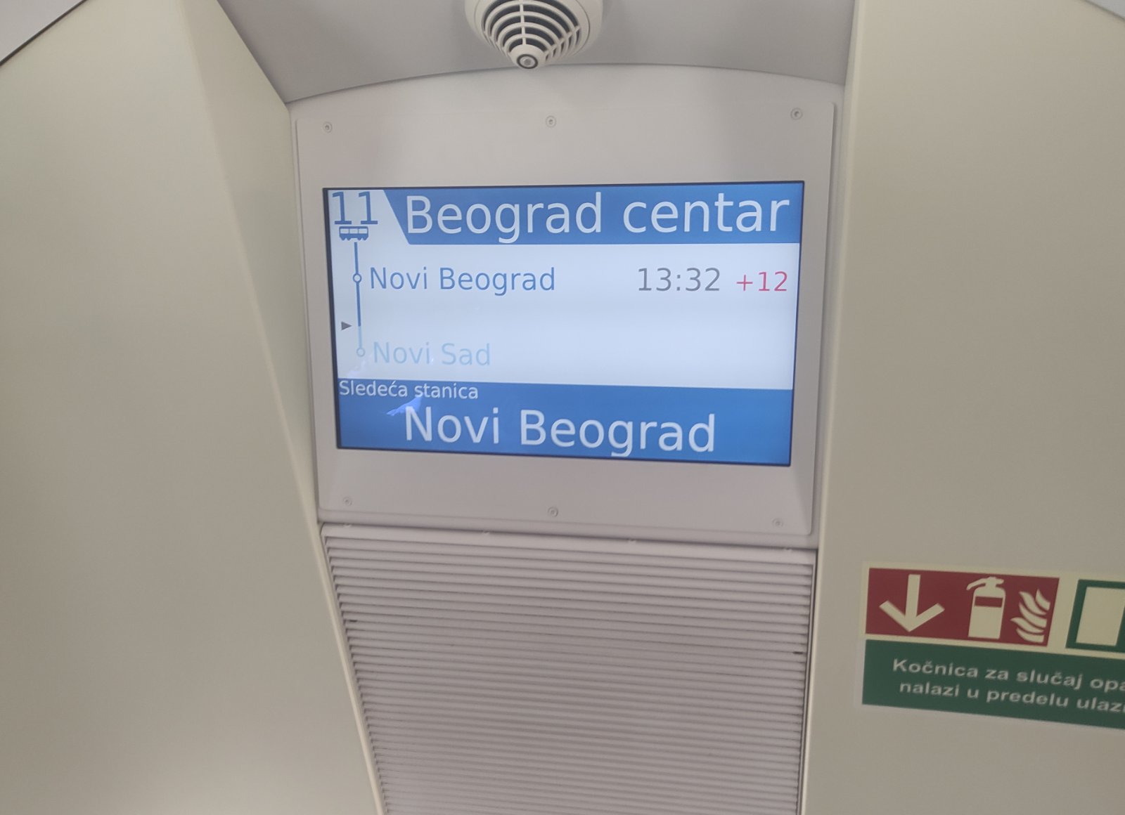 Soko ponovo kasni: Na novootvorenoj Železničkoj stanici u Novom Sadu gužve, radi samo jedan šalter 4 Soko ponovo kasni: Na novootvorenoj Železničkoj stanici u Novom Sadu gužve, radi samo jedan šalter 4