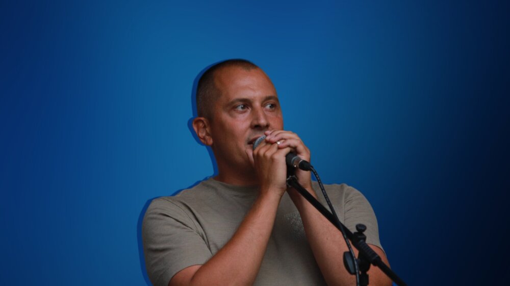 Ekološki "terorista" i instruktor ronjenja: Ko je Bojan Simišić, organizator protesta ispred RTS-a? 1