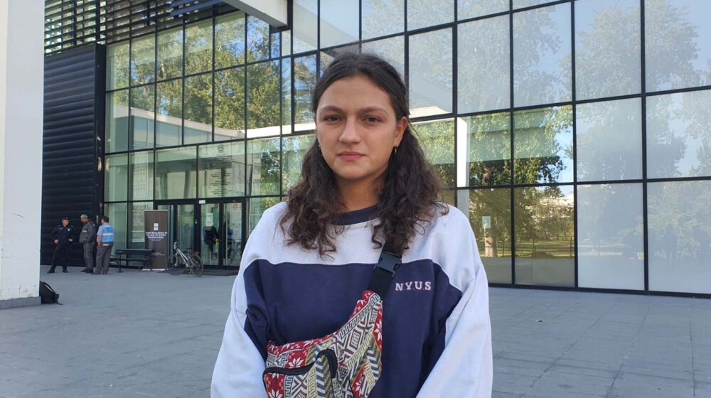 Htela da bude glumica, pronašla se u novinarstvu: Ko je Mila Pajić, studentkinja koja tvrdi da ju je taksista izbacio iz vozila? 1