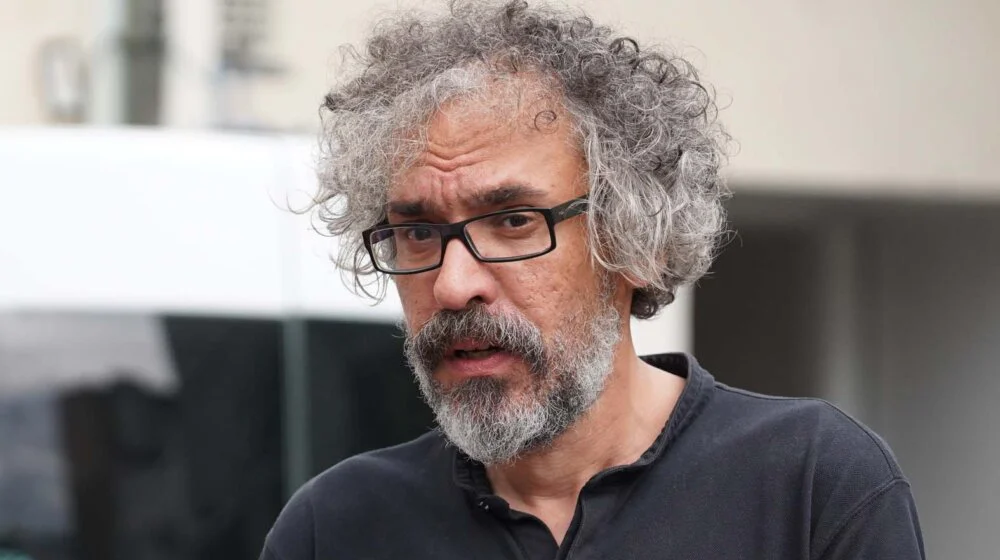 Nenad Pavlović: Studentska blokada je otkrila da je RTS sada u fazi "buđenja pacova", neki radnici su ušli u zgradu kroz "mišje" rupe, ne vide da je taj brod odavno istrulio i da tone 1