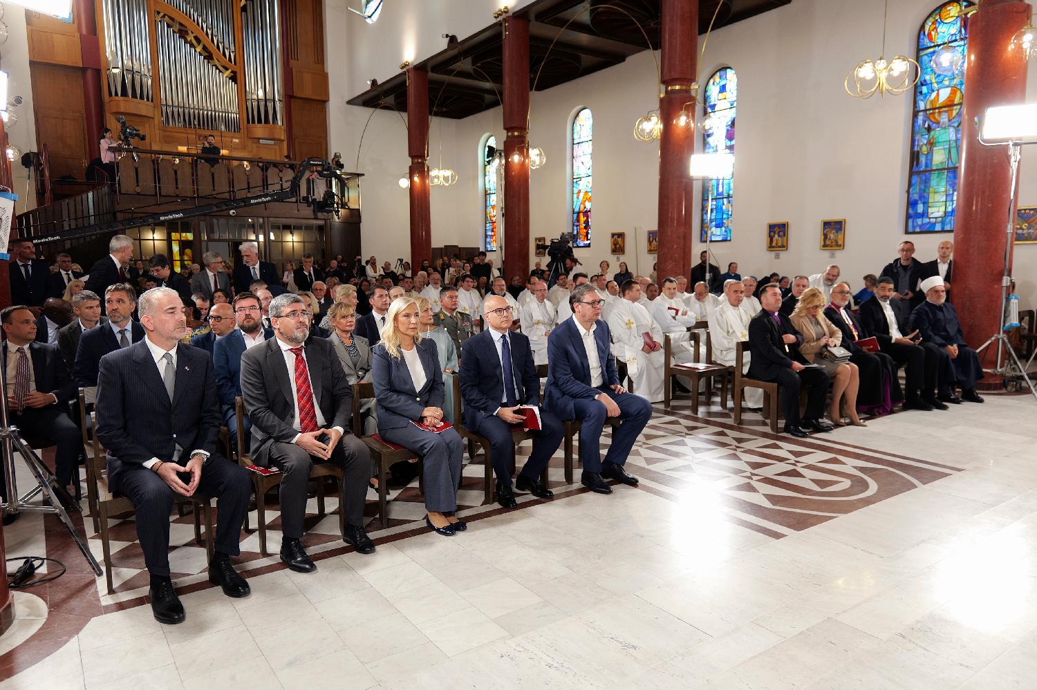 Crkvu ne može da tumači kako ko hoće: Kardinal Pjetro Parolin služio svečanu misu povodom 100. godišnjice Beogradske nadbiskupije 2 Crkvu ne može da tumači kako ko hoće: Kardinal Pjetro Parolin služio svečanu misu povodom 100. godišnjice Beogradske nadbiskupije 2