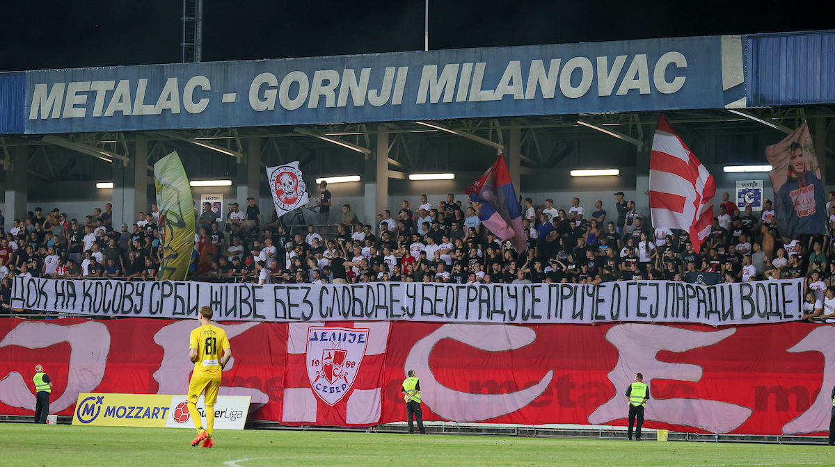 Superligaški cirkus u Gornjem Milanovcu: Zvezda pobedila Radnički, meč prekidan zbog incidenata, povređeni članovi uprave gostiju (VIDEO, FOTO) 2 Superligaški cirkus u Gornjem Milanovcu: Zvezda pobedila Radnički, meč prekidan zbog incidenata, povređeni članovi uprave gostiju (VIDEO, FOTO) 2