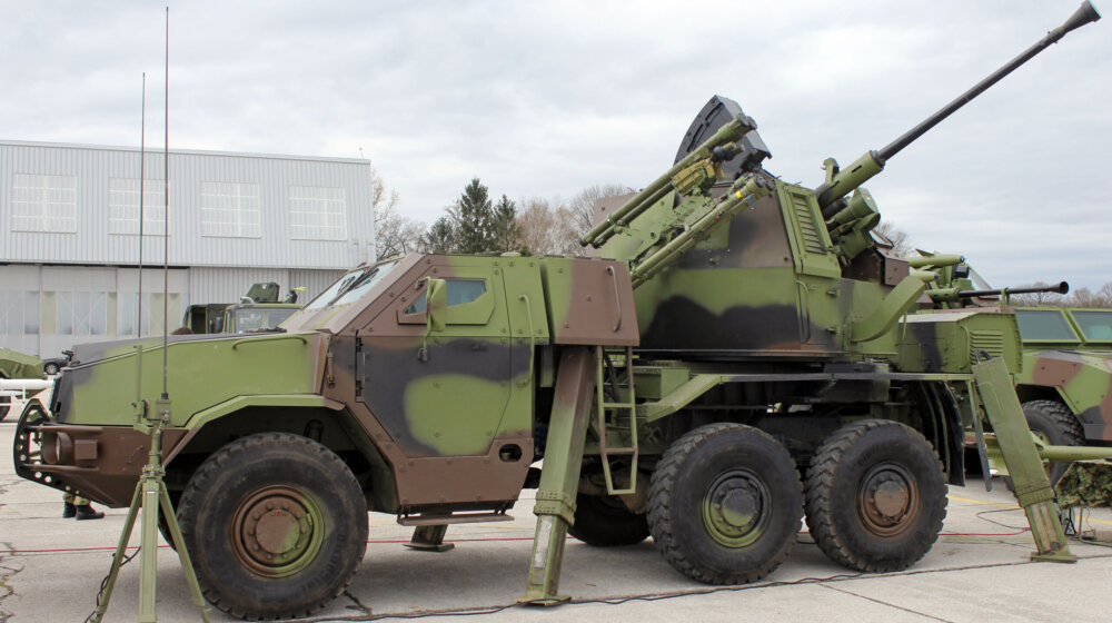 Ko je uopšte naredio pokret vojske, kada je oklopno vozilo VS izazvalo tešku saobraćajnu nesreću? 1