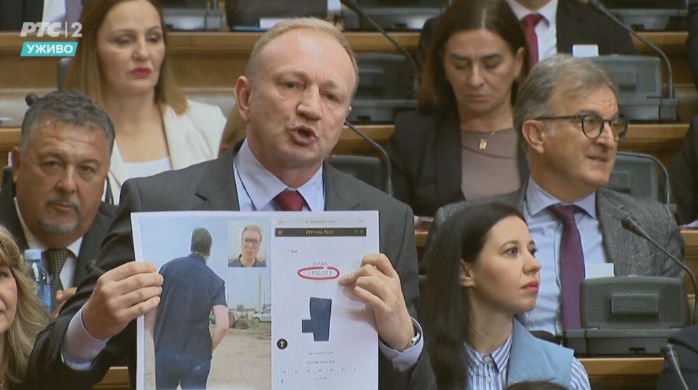 Ceo govor Dragana Đilasa koji je uznemirio Vulina i Malog: Ko nosi pantalone "Stefano Ricci" i "Brunello Cucinelli"? 1