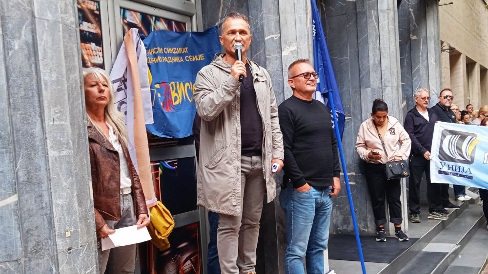 Vladan Ćirić "Nismo neprijatelji države, već stub društva": Prosvetni radnici protestvovali i u centru Niša 3