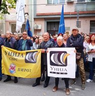 foto, protest prosvetara 16.9.24 zastava 1, foto z. miladinovic "Danas držimo javni čas o moralu i poštovanju date reči": Više stotina prosvetara na protestu u Nišu 4