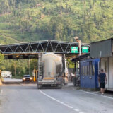 Kosovska policija postavila betonske prepreke za kamione na mostu kod Brnjaka 14