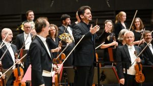 Barokni sjaj, raskoš i stroga mera: Koncert Minhenske filharmonije sa dirigentom Lahavom Šanijem i solistom trubačem Gvidom Segersom 10