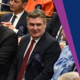 Da li je Vučić svestan svog govora u Glini: "Zbog njegove politike mnogim majkama crnina je narodna nošnja" 8