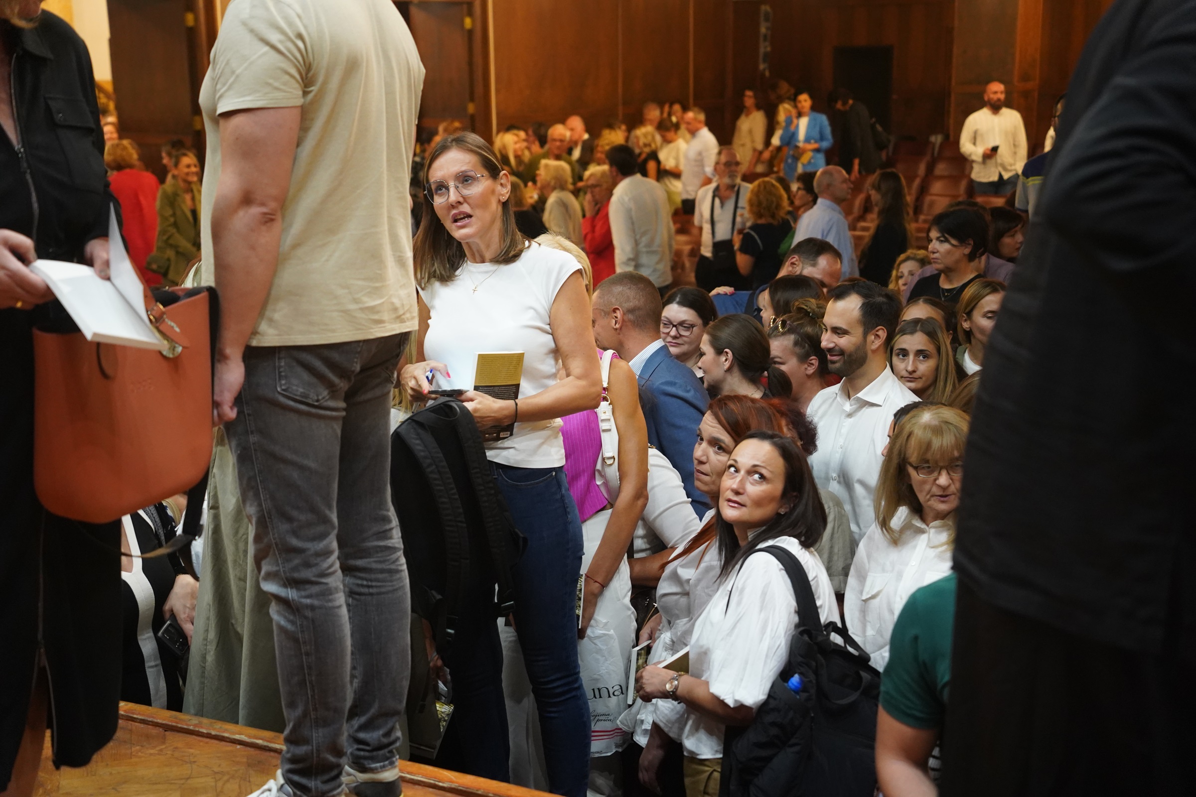 stranac u šumi Šta je rečeno o novoj knjizi Vladike Grigorija „Stranac u šumi“ na Kolarcu? (FOTO) 5