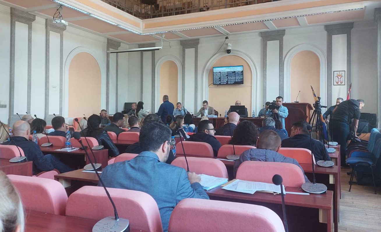 Sednice Skupštine Zaječara su uvek na ivici incidenta "50.000 evra za rekonstrukciju školskog toaleta, da li će imati đakuzi?": Kako je protekla sednica Skupštine Zaječara? 5