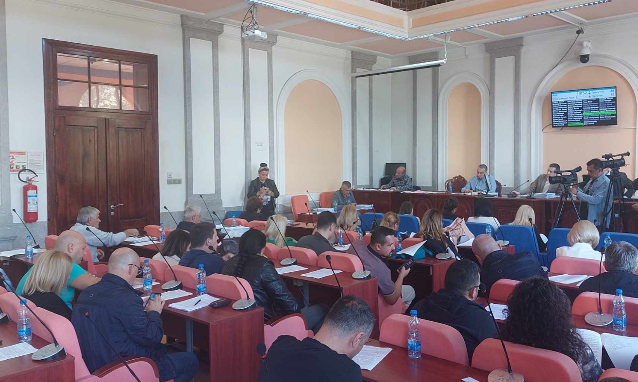 Burno i napeto tokom Skupštine Zaječara "50.000 evra za rekonstrukciju školskog toaleta, da li će imati đakuzi?": Kako je protekla sednica Skupštine Zaječara? 4