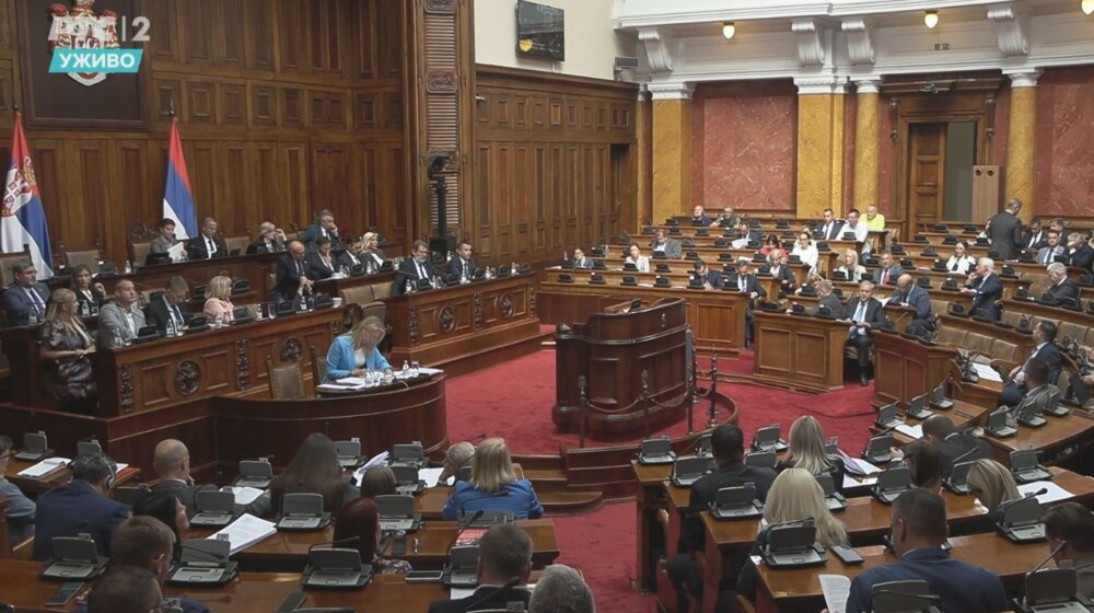 Šta je i ko presudio da Ana Brnabić u poslednjem trenutku zakaže raspravu o litijumu? 1