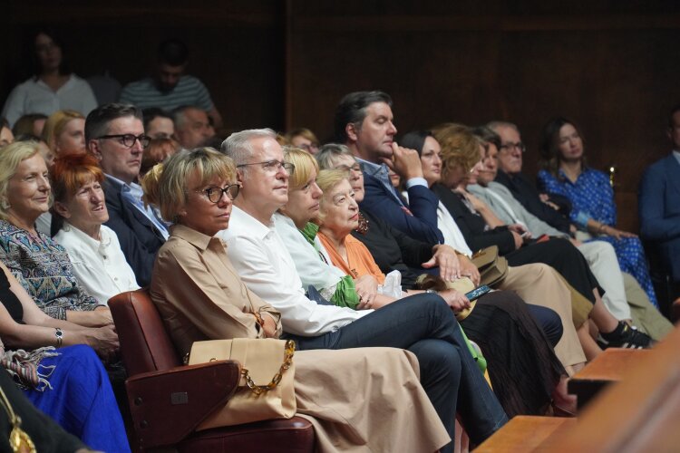stranac ušumi Šta je rečeno o novoj knjizi Vladike Grigorija „Stranac u šumi“ na Kolarcu? (FOTO) 3