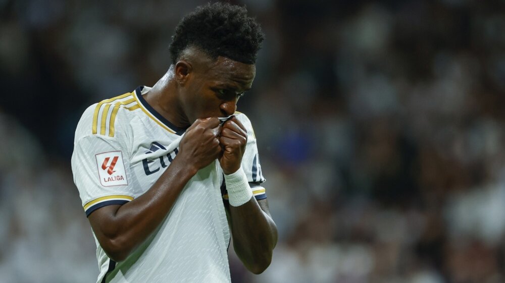 Igrač Reala traži da Španiji oduzmu domaćinstvo Mundijala zbog rasizma: Vlasnik Madriđana bi da proda Brazilca jer ga nervira njegov stav 2 Igrač Reala traži da Španiji oduzmu domaćinstvo Mundijala zbog rasizma: Vlasnik Madriđana bi da proda Brazilca jer ga nervira njegov stav 1