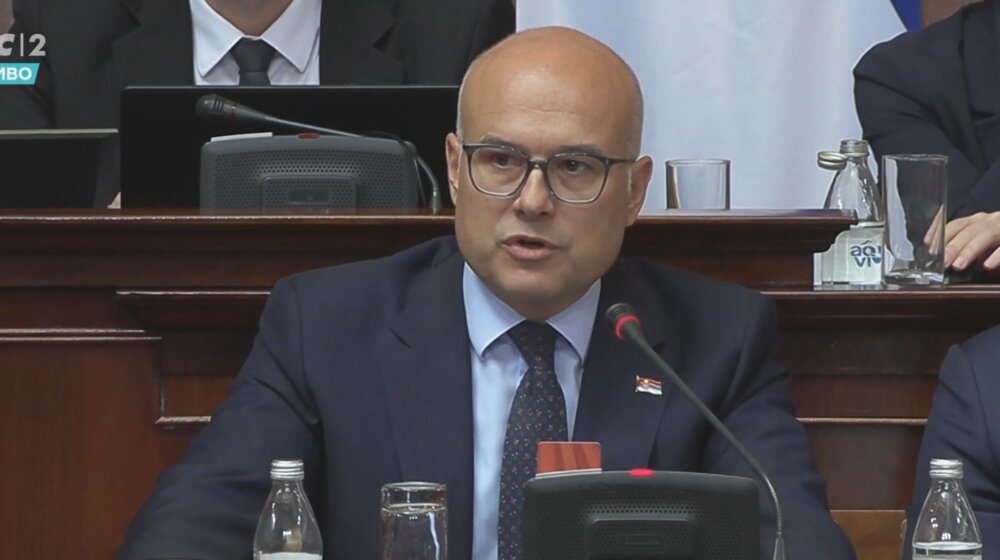 Agencija AP: Vučevićeva ostavka mogla bi da dovede do vanrednih parlamentarnih izbora 1