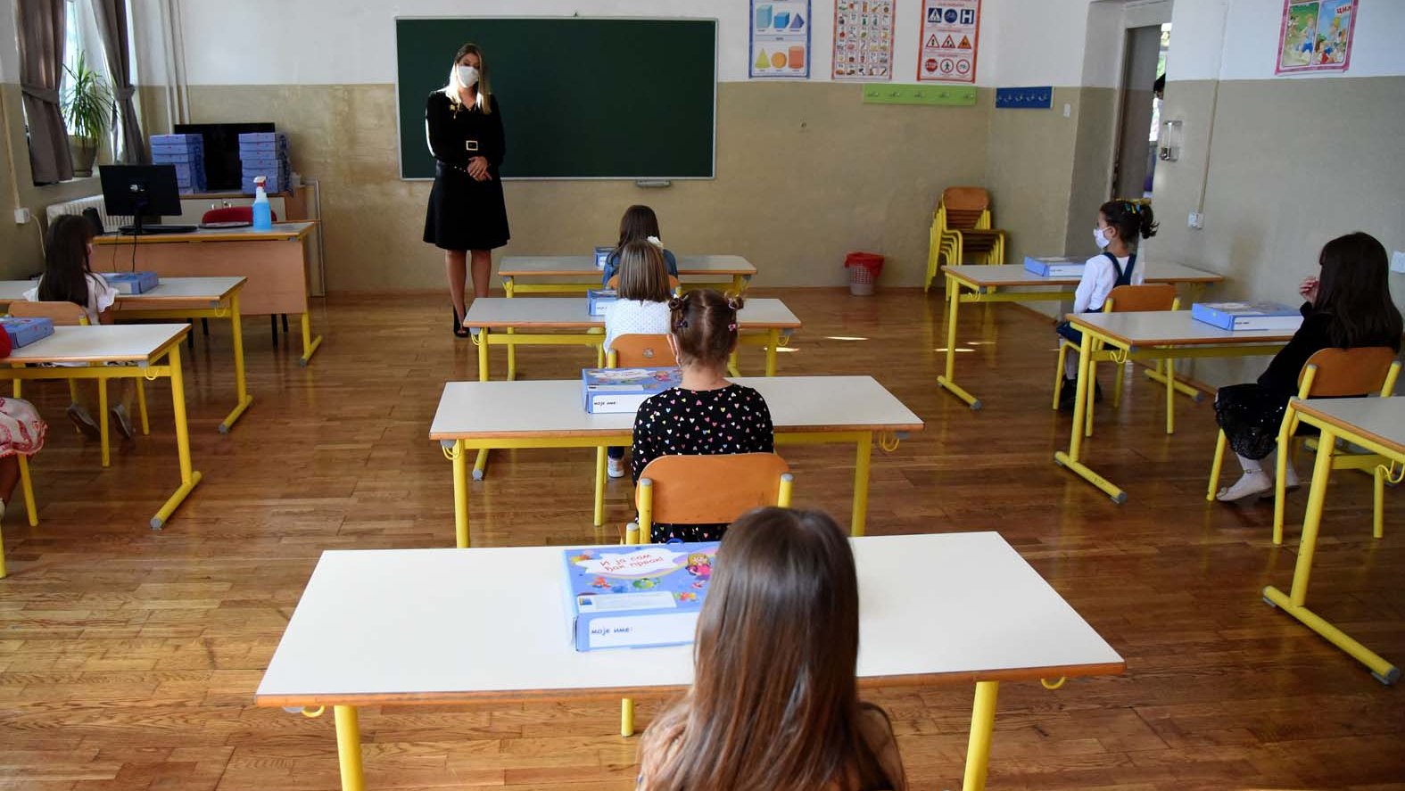 Samo 18 odsto nastavnika u Srbiji zadovoljno platom: Gde smo u odnosu na međunarodni prosek? 2 Samo 18 odsto nastavnika u Srbiji zadovoljno platom: Gde smo u odnosu na međunarodni prosek? 2