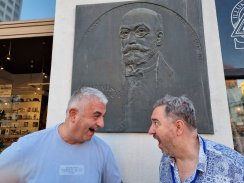 05 - Saša Pilipović eperanto Kragujevac Pomoću esperanta sam proputovao 46 zemalja: Ljudi, sećanja - Kragujevčanin Saša Pilipović, glumac i esperantista 5