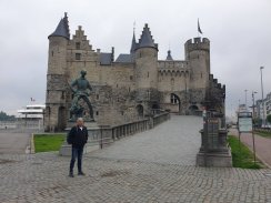 09 - Saša Pilipović eperanto Kragujevac Pomoću esperanta sam proputovao 46 zemalja: Ljudi, sećanja - Kragujevčanin Saša Pilipović, glumac i esperantista 9