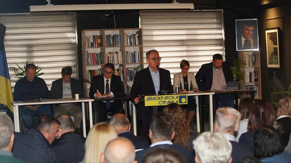 U najneizvesnijoj trci do sada članovi Demokratske stranke danas biraju predsednika 1