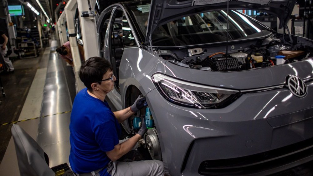 Kriza u automobilskoj industriji i nemačke investicije: Srbija beleži rekordan priliv SDI, ali koliki je odliv po osnovu dividendi? 3