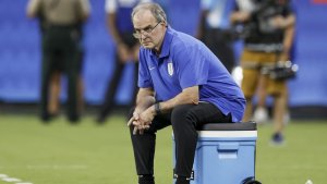 Amerikanci nisu dozvolili avionu sa fudbalerima Urugvaja da dođe u Majami: Uz mnogo muka Bijelsini momci stigli u SAD, ali su prekršena FIFA pravila 7