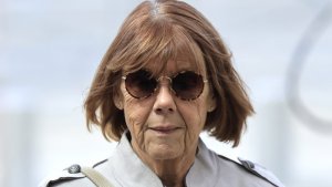 "Neću da budem žrtva, nikada": Deset godina je Žizel Peliko muž drogirao i s drugim muškarcima zlostavljao 9 "Neću da budem žrtva, nikada": Deset godina je Žizel Peliko muž drogirao i s drugim muškarcima zlostavljao 6