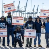 Štrajk lučkih radnika SAD mogao bi da dovede do nestašica i poskupljenja u zemlji uoči izbora 10