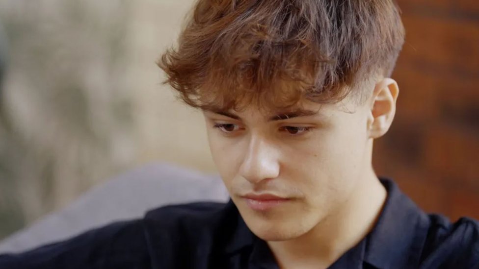 Društvene mreže: „Ukaljaju vam mozak“ - kako algoritmi dečacima prikazuju nasilje 1 Kai kaže da se nasilan i uznemirujući materijal „niotkuda" pojavio na njegovim društvenim mrežama